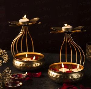 Candélabre circulaire en métal avec supports pour diya, pour les activités religieuses et les décorations festives - Product Image 1