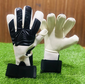 New Design Hot Selling <b>Light</b> Weight Breathable Non-Slip Rubber Professional Soccer Goalkeeper Gloves with All Sizes Available - Product Image 3