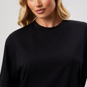 Camiseta de Poliéster y Spandex para Mujer, Estilo Urbano, 300 GSM, Manga Corta, Colores Personalizados, Diseño Simple - Product Image 2