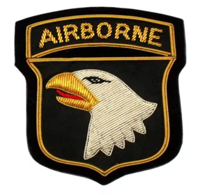 Parche Bordado a Mano de Alta Calidad con Logotipo Personalizado, Insignia para Blazer, Parche Bordado con Hilo Hecho a Mano de Primera Calidad, para Coser en Prendas, Chaquetas y Gorras - Product Image 1