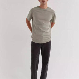 เสื้อยืดผู้ชายคุณภาพดี ผลิตจากโรงงาน ขายส่ง ผ้าริงสปัน 200gsm เป็นมิตรต่อสิ่งแวดล้อม แขนสั้น ทรงปกติ พิมพ์ลายสกรีน โพลีเอสเตอร์/คอตตอน - Product Image 4