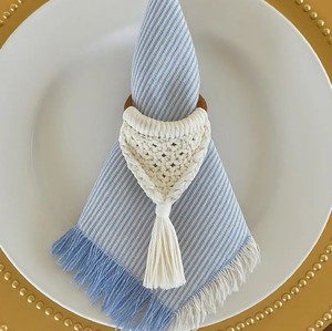 แหวนผ้าเช็ดปากแบบมาคราเม่ประดับพู่ - Product Image 1