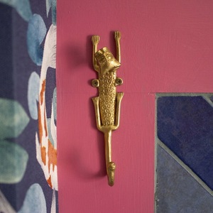 Porte-manteau mural robuste en métal avec doubles crochets pour rangement de manteaux et chapeaux - Product Image 3