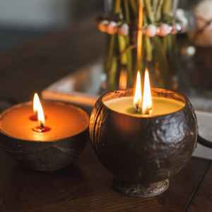 Vela de aromaterapia hecha a mano con cáscara de coco ecológica, con cera de coco natural y fragancia duradera. - Product Image 3