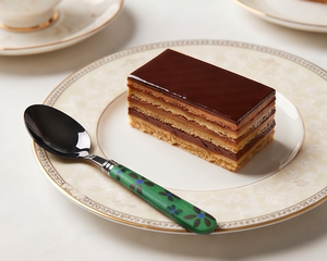 Ensemble de couverts à motif floral, métal noir mat avec poignées vertes, passe au lave-vaisselle, pour la salle à manger, les fêtes et les restaurants - Product Image 5