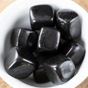 Tourmaline noire polie, cristaux assortis, pierres rafraîchissantes noires, ensemble en vrac, pierres de guérison en cristal de poche, pierres gemmes polies - Product Image 1