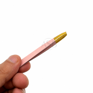 Pince à épiler en acier inoxydable rose doré à pointe inclinée pour sourcils, outil de façonnage pour l'épilation, logo personnalisé imprimé, service OEM en gros - Product Image 1
