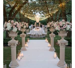 Ensemble Urne et Pilier Cannelé Néo-Classique de Luxe en Fibre de Verre pour Décoration d'Allée et Piédestal d'Entrée Classique Haut de Gamme - Product Image 1