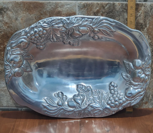 Bandeja Ovalada de Aluminio Fundido Pulido de Alta Resistencia, Plato Decorativo con Borde en Relieve de Frutas y Uvas - Product Image 1
