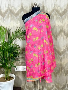 Falda Larga Nivisaa Hecha a Mano en India con Patrón Floral de Seda Reciclada, Cinturón Reversible, Vestido Maxi Transpirable para Uso Casual en Todas las Estaciones - Product Image 4
