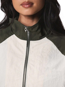 Veste coupe-vent décontractée légère et à séchage rapide pour femmes, veste de sport en nylon personnalisée en gros - Product Image 5