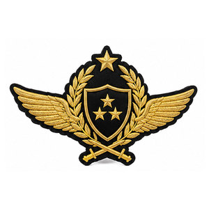 Badges de poitrine avec motifs personnalisés, détails soignés et matériau résistant pour vestes, vêtements, sacs et accessoires de mode - Product Image 1