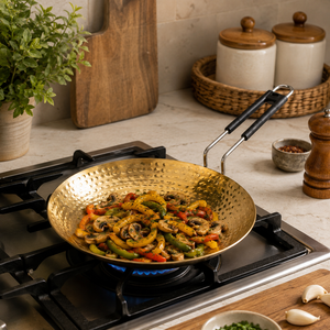 Sartén de latón martillado de primera calidad con mango resistente al calor |   Sartén Tradicional India de Latón |   Sartén Resistente para Cocinar en Casa - Product Image 4