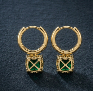 Pendientes de Aro Pequeños Minimalistas con Hidrodiamantes Verdes, Corte Cojín de 10mm, Plata de Ley 925, Chapados en Oro de 18K, Elegantes Pendientes Huggie - Product Image 3