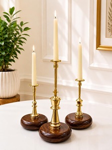 Candelabro de Latón Estilo Antiguo, Decoración Rústica para el Hogar, para Dormitorio y Mesa de Comedor, Encanto Festivo para Bodas, Eventos y Navidad - Product Image 1