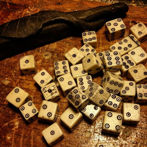 ลูกเต๋าทำมือจากเขาควายคุณภาพพรีเมียม ทนทาน ลายธีมสัตว์ สำหรับเกม RPG D&D และเกมกระดาน - Product Image 3