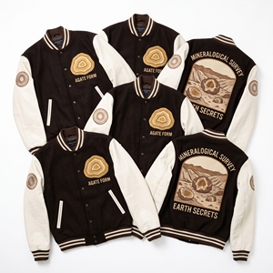 Veste universitaire en gros, corps en laine vert forêt, manches en cuir marron, style Letterman, motif 'Subterranean Realm Stone Cave Stalagmite' - Product Image 3