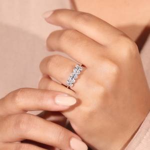 Anillo de Cinco Piedras de Diamantes Creados en Laboratorio para Mujer, Corte Ovalado, Diamantes Certificados, Oro Sólido, Joyería de Compromiso, Anillo de Promesa Elegante - Product Image 1