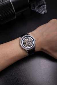 นาฬิกาข้อมือผู้ชาย รุ่นอเล็กซานเดอร์ เฟอร์รอส 9261S-05 ขนาด 40 มม. หน้าปัดทรงกลม สายสแตนเลส ตัวล็อคแบบแซฟไฟร์ กันน้ำ ระบบจักรกล ออโตเมติก แฟชั่น อนาล็อก - Product Image 6