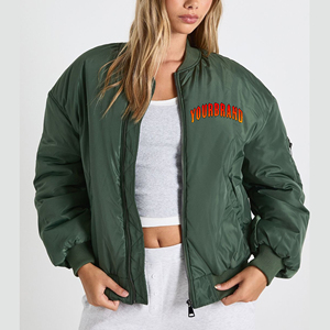 Blouson universitaire vert en satin pour femme, col montant, fermeture éclair, lettres grecques brodées, col et poignets en tricot rayé, vêtement d'extérieur - Product Image 1