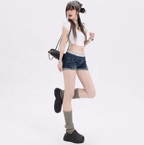 Shorts mini en jean délavé taille basse décontractés pour tous les jours avec ourlet effiloché et détails déchirés discrets – Short mini sexy - Product Image 4