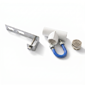 Kit d'arrosage Hydroplus International SS 304 avec raccord PVC en T, pince en U et support de montage SS pour le nettoyage des panneaux solaires - Product Image 1
