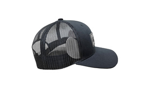 Gorra Trucker Negra de Malla, Hecha en Vietnam, Personalizada, con 6 Paneles y Parche de Goma, Estructurada, Cómoda, Estilo Minimalista y Moderno para Adultos - Product Image 4