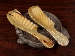 Handmade Fine Tooth Buffalo Horn Wooden <b>Comb</b> Salon <b>Hair</b> <b>Comb</b> with Bamboo Sandalwood Handle Customizable Logo for Home Use - Product Image 2
