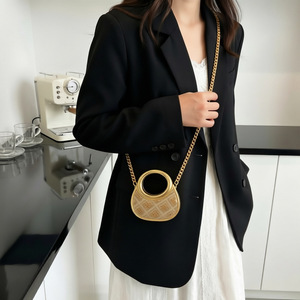 Sacs classiques de haute qualité OEM ODM pour femmes, mini sac à bijoux en acrylique diamanté, sac à main tendance pour femmes avec chaîne. - Product Image 6