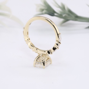 Anillo de Compromiso Clásico de Oro Amarillo con Diamante Cultivado en Laboratorio de Corte Cojín y Banda de Boda Alternante de Marquesa, Joyería Fina para Mujer TULSIYA - Product Image 2