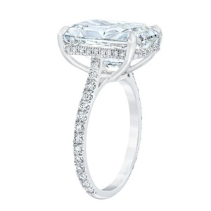 Elegante anillo de compromiso de diamante de 4 quilates con corte radiante en platino, con diamantes laterales, certificado por GIA, anillo clásico para mujer. - Product Image 2