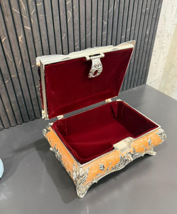 Caja de Joyería Decorativa de Metal de Lujo con Acabado Naranja, Diseño de Pavo Real Plateado, Intrincados Patrones Florales, Cofre Vintage para Recuerdos - Product Image 6