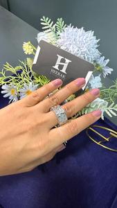 Bague large en diamant de laboratoire taille émeraude certifiée IGI, bague de mariage de luxe et de caractère - Product Image 1