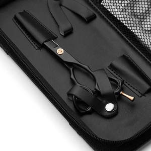 Tijeras de Peluquería Barber Ultra Light Matte Black Combo, Herramientas de Corte de Precisión para Estilistas y Barberos Profesionales con Diseño Ergonómico - Product Image 6