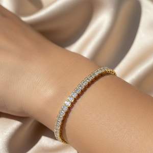 Bracelet tennis serti de diamants taille radiant de 8,00 CTW en or 10 carats – Design moderne et élégant à maillons - Product Image 6
