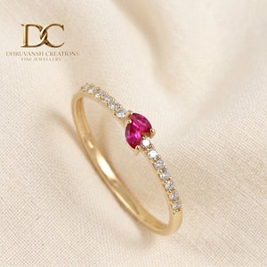 แหวนผู้หญิงคุณภาพสูง ทองคำแท้ 14KT สีเหลือง ประดับเพชรเลี้ยงในห้องปฏิบัติการและทับทิมสีแดงเลือดนก ดีไซน์เรียบหรู รับรองโดย IGI - Product Image 4