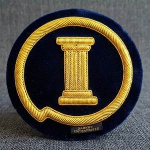 Écusson brodé artisanal en fil de bullion pour insignes maçonniques personnalisés, fil métallique doré, couronne cérémonielle, équerre et compas pour blazer - Product Image 2