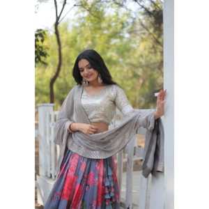 Faux Georgette impreso digital con hilo de lentejuelas pesadas trabajo bordado Lehenga choli - Product Image 3