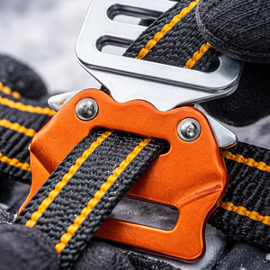 Harnais léger en alliage d'aluminium A826 HM, 25g, boucle à dégagement rapide, petite boucle, résistance à la rupture de 12kN, finition anodisée, carton - Product Image 2