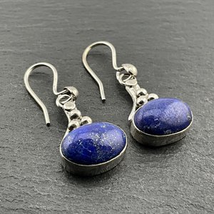 Boucles d'oreilles pendantes fantaisie en argent sterling et lapis-lazuli vintage, bijoux faits à la main avec pierres précieuses bleues, cadeau élégant pour femmes - Product Image 4