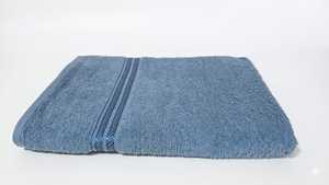 Serviette de bain rectangulaire unie en coton 100% doux bleu cendré Varad Impex Premium / Serviette de bain d'hôtel Varad Impex EliteWeave bleu cendré - Product Image 3