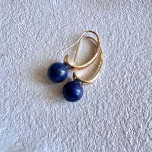 Boucles d'oreilles pendantes en lapis-lazuli, argent sterling 925, plaqué or 14 carats, cadeau pour elle, cadeau pour maman - Product Image 4