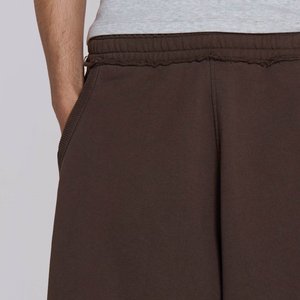 Shorts de survêtement en molleton de coton marron surdimensionnés pour hommes, style décontracté d'été avec poches, coupe classique, couleur unie tricotée - Product Image 4