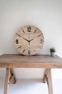 Horloge murale en bois naturel, pièce d'ameublement artisanale - Product Image 1