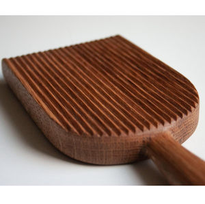 Planche à découper en bois naturel pour la préparation de pâtes et de gnocchis – Artisanat en bois naturel très demandé - Product Image 1