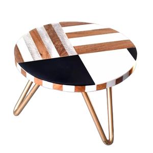 Elegante plato de madera para servir arte de resina con soporte de metal, exhibición contemporánea de pastel de postre para decoración de hogar, restaurante y fiesta - Product Image 5