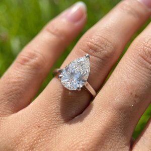 Bague en argent 925 avec moissanite ronde brillante, bijou élégant et étincelant, collection de cadeaux tendance - Product Image 1