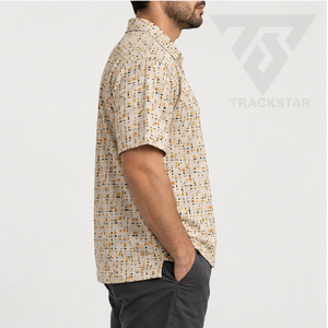 เสื้อโปโลผู้ชาย Trackstar สีครีมทอง ลายเรขาคณิต แขนสั้น คอปกติดกระดุม เสื้อกอล์ฟลำลอง สกรีนโลโก้ได้ - Product Image 2