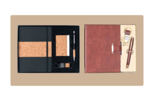 Ensemble cadeau de carnet personnalisé en cuir PU de qualité supérieure avec stylo, porte-clés et porte-cartes pour la remise des diplômes et le Nouvel An - Product Image 4