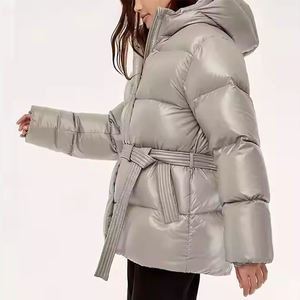 Chaqueta Corta Acolchada para Mujer, Diseño Nuevo y Moderno, Chaqueta Acolchada de Invierno Personalizada de Alta Calidad con Cierre y Protección Contra el Viento - Product Image 4